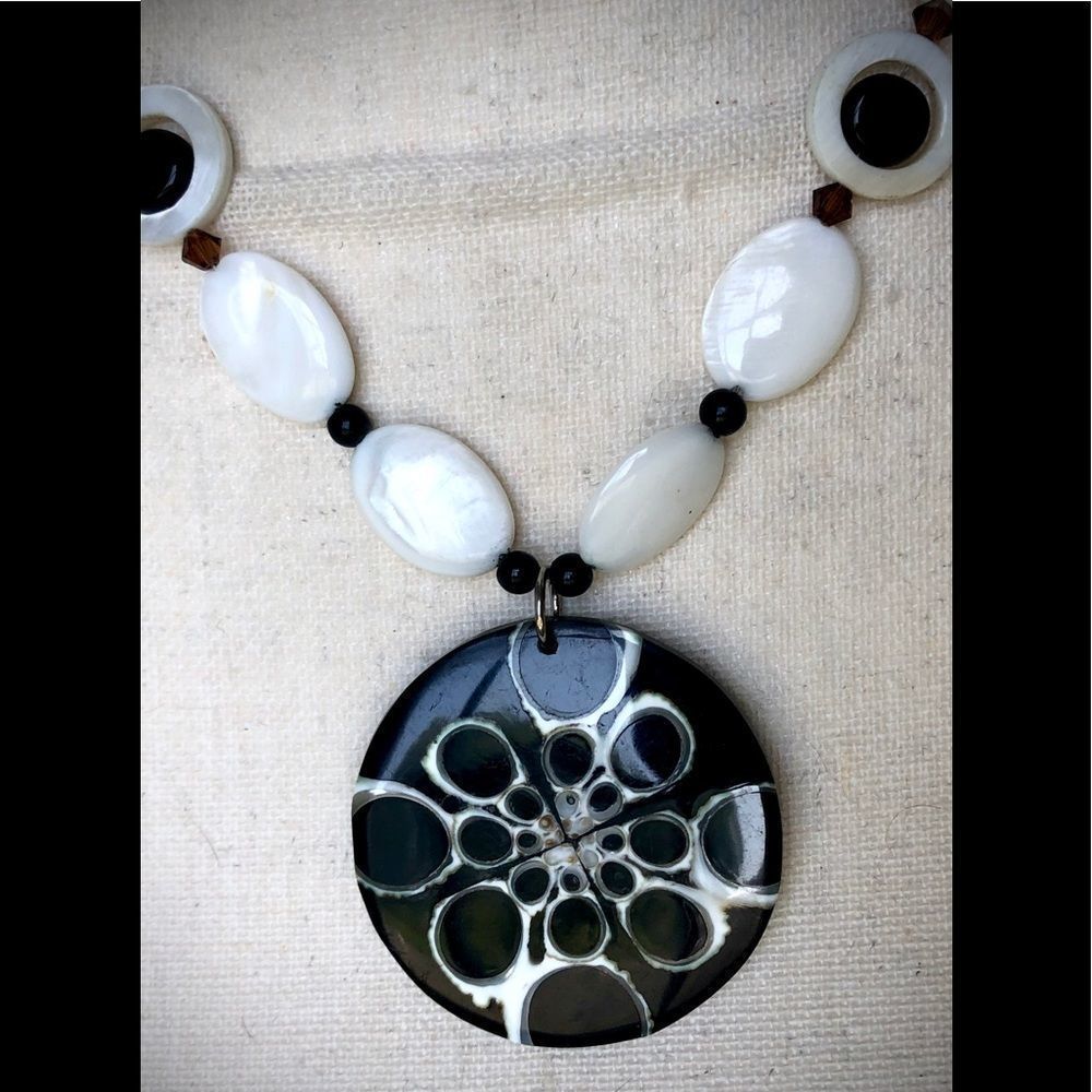 Shell necklace with pendant - Picture 1 of 7